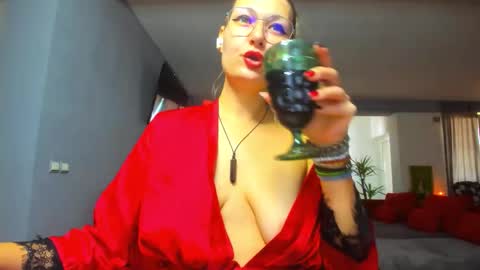 May online show from November 21, 9:44 am