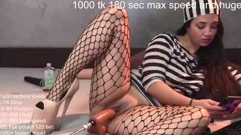 Snapshot of sugar_skin chatting on October 17, 9:01 am sugar_skin online show from October 17, 9:01 am