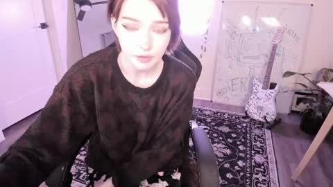 Ella online show from April 14, 8:58 am