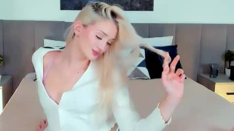 sugarwhisper online show from October 17, 5:05 pm