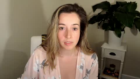 Mia online show from October 7, 12:48 am