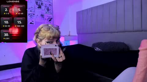    online show from December 5, 12:33 pm