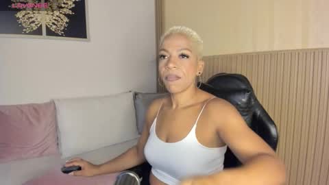 Snapshot of summer_night_ chatting on October 19, 1:35 pm Summer online show from October 19, 1:35 pm