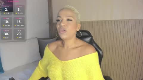 Snapshot of summer_night_ chatting on October 21, 11:36 am Summer online show from October 21, 11:36 am