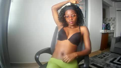 Snapshot of summerbuddy chatting on October 13, 7:00 am summerbuddy online show from October 13, 7:00 am