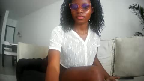 Snapshot of summerbuddy chatting on October 18, 9:23 am summerbuddy online show from October 18, 9:23 am