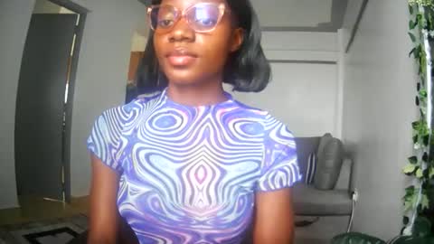 Snapshot of summerbuddy chatting on October 31, 10:08 am summerbuddy online show from October 31, 10:08 am