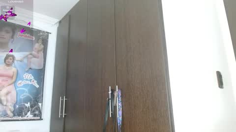 Snapshot of sunflower_dance chatting on October 31, 8:35 pm Jeraldine online show from October 31, 8:35 pm