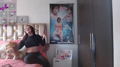 Snapshot of sunflower_dance chatting on October 27, 9:42 pm Jeraldine online show from October 27, 9:42 pm