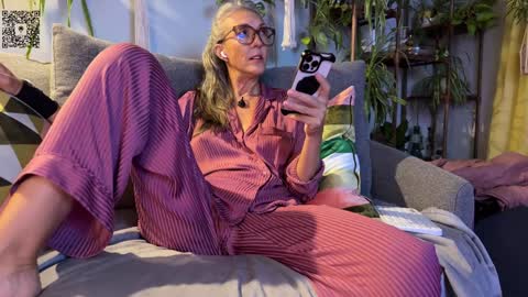 Hi Im Sunnie - Next show Friday August 1 online show from September 24, 3:38 am