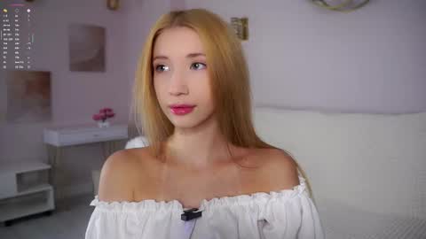 Lily online show from November 29, 2:43 pm