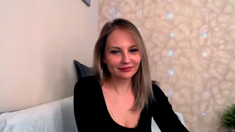 Snapshot of sunny_bunny6 chatting on December 6, 5:11 pm Naomi online show from December 6, 5:11 pm