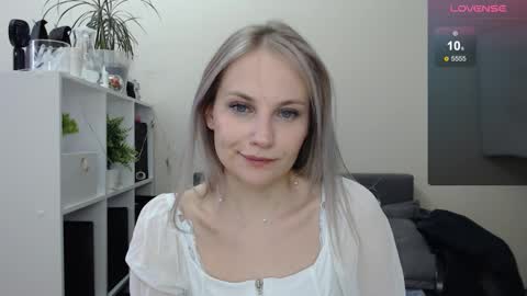 Snapshot of sunny_bunny6 chatting on January 8, 6:52 am Naomi online show from January 8, 6:52 am