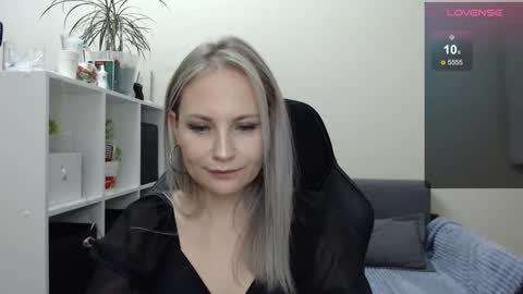 Snapshot of sunny_bunny6 chatting on January 30, 4:24 pm Naomi online show from January 30, 4:24 pm