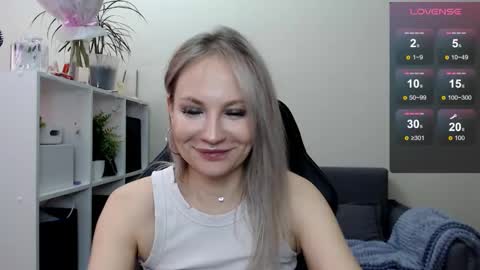 Snapshot of sunny_bunny6 chatting on March 12, 5:57 am Naomi online show from March 12, 5:57 am