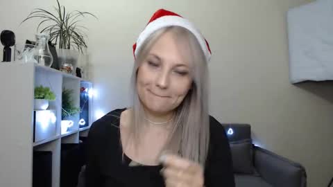 Snapshot of sunny_bunny6 chatting on December 25, 8:07 pm Naomi online show from December 25, 8:07 pm