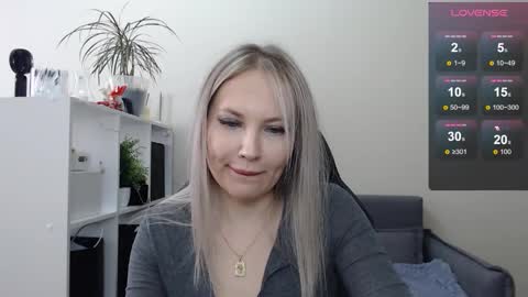 Snapshot of sunny_bunny6 chatting on March 3, 6:20 am Naomi online show from March 3, 6:20 am