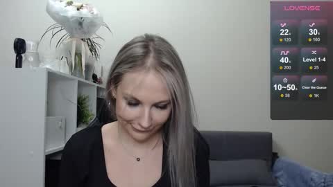 Snapshot of sunny_bunny6 chatting on February 16, 8:00 pm Naomi online show from February 16, 8:00 pm