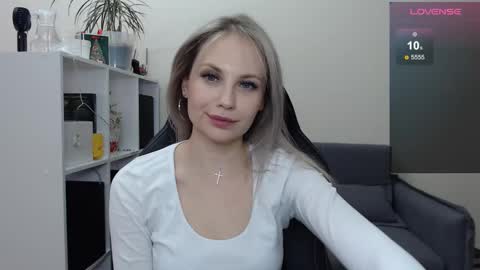 Snapshot of sunny_bunny6 chatting on February 12, 7:34 am Naomi online show from February 12, 7:34 am