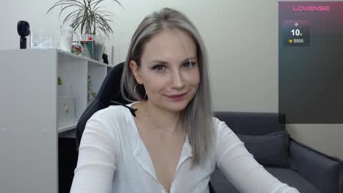 Snapshot of sunny_bunny6 chatting on February 7, 6:24 am Naomi online show from February 7, 6:24 am