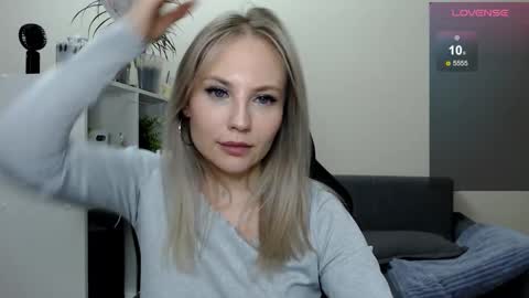 Snapshot of sunny_bunny6 chatting on March 8, 7:51 pm Naomi online show from March 8, 7:51 pm