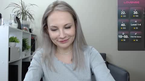 Snapshot of sunny_bunny6 chatting on December 26, 12:59 pm Naomi online show from December 26, 12:59 pm