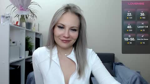 Snapshot of sunny_bunny6 chatting on March 11, 4:41 am Naomi online show from March 11, 4:41 am