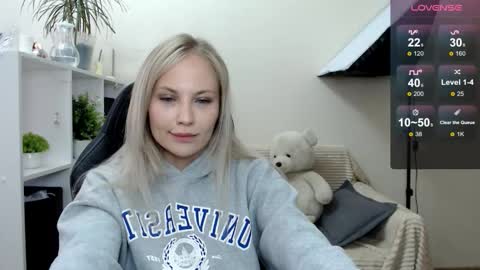 Snapshot of sunny_bunny6 chatting on September 12, 5:30 am Naomi online show from September 12, 5:30 am