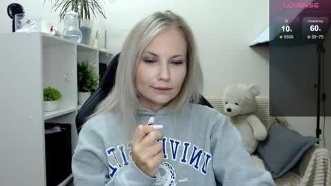Snapshot of sunny_bunny6 chatting on September 11, 4:46 am Naomi online show from September 11, 4:46 am