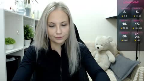 Snapshot of sunny_bunny6 chatting on September 9, 3:17 am Naomi online show from September 9, 3:17 am