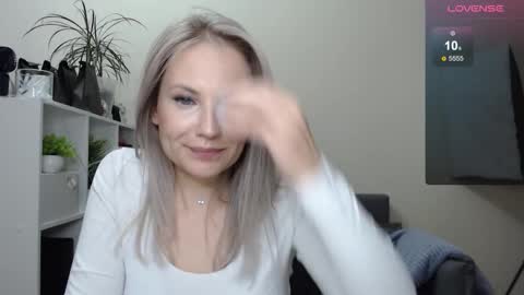 Snapshot of sunny_bunny6 chatting on December 30, 8:58 pm Naomi online show from December 30, 8:58 pm