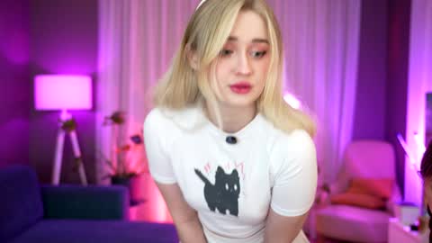 Snapshot of sunnyfia chatting on February 8, 2:47 am Fia - TG - Mia - Alice - online show from February 8, 2:47 am