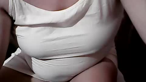 Snapshot of sunshine_38 chatting on January 2, 12:02 am sunshine_38 online show from January 2, 12:02 am