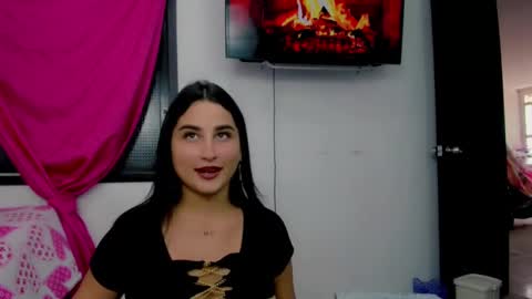 Andrea Rodriguez online show from December 5, 6:33 pm