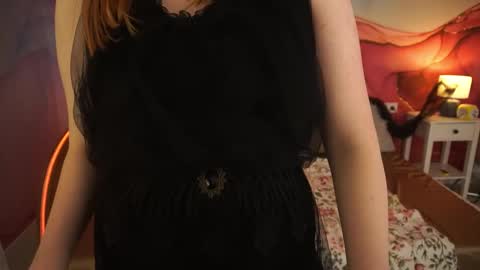 Snapshot of sunshinelolaa chatting on October 26, 2:18 am Lola online show from October 26, 2:18 am