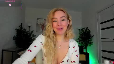 Jenn online show from April 6, 2:55 am