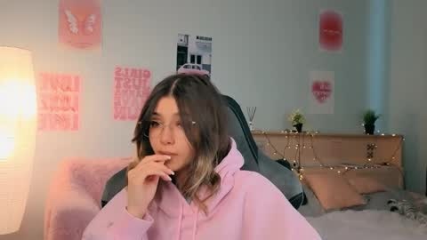 Sara online show from May 2, 1:47 pm