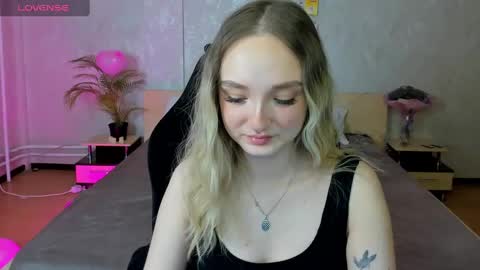 Snapshot of susan__clark chatting on February 17, 12:43 am Annie online show from February 17, 12:43 am