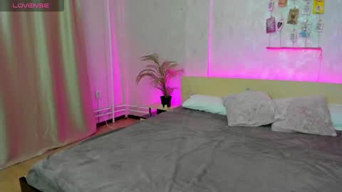 Snapshot of susan__clark chatting on February 23, 12:37 am Annie online show from February 23, 12:37 am