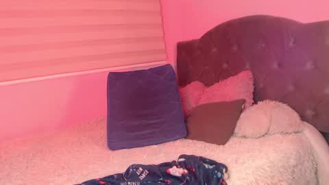 Snapshot of susan_bluee chatting on March 7, 4:33 pm Susan online show from March 7, 4:33 pm