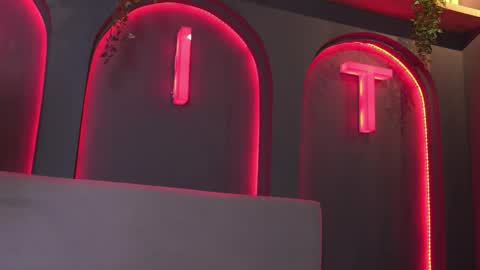 susan_wall online show from March 19, 5:39 pm