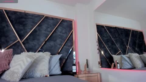 susanahenao online show from March 26, 6:20 pm