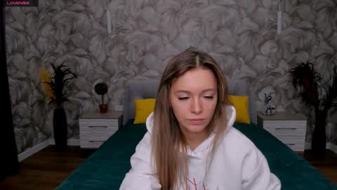 Snapshot of susannjohnson chatting on February 24, 3:21 am susannjohnson online show from February 24, 3:21 am
