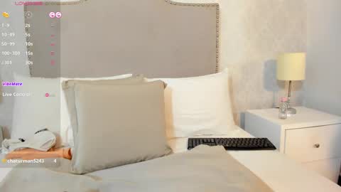 susanthomass online show from November 19, 7:36 pm