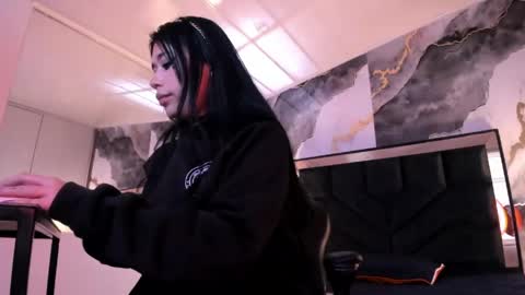 susanvilla online show from April 16, 9:39 pm