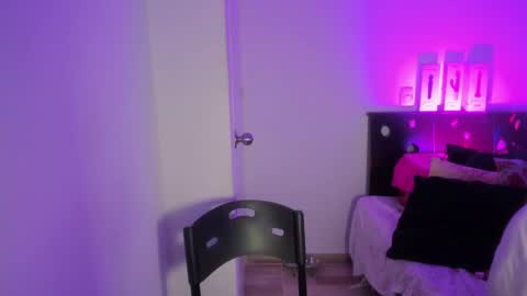 sussanmiller_ online show from February 24, 1:19 pm