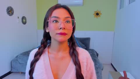 Snapshot of sussy_sweet4u chatting on March 4, 8:46 am sussy_sweet4u online show from March 4, 8:46 am