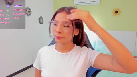 Snapshot of sussy_sweet4u chatting on January 31, 9:37 am sussy_sweet4u online show from January 31, 9:37 am