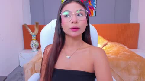 Snapshot of sussy_sweet4u chatting on February 25, 9:53 am sussy_sweet4u online show from February 25, 9:53 am