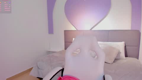 Snapshot of sussy_sweet4u chatting on February 6, 8:18 am sussy_sweet4u online show from February 6, 8:18 am